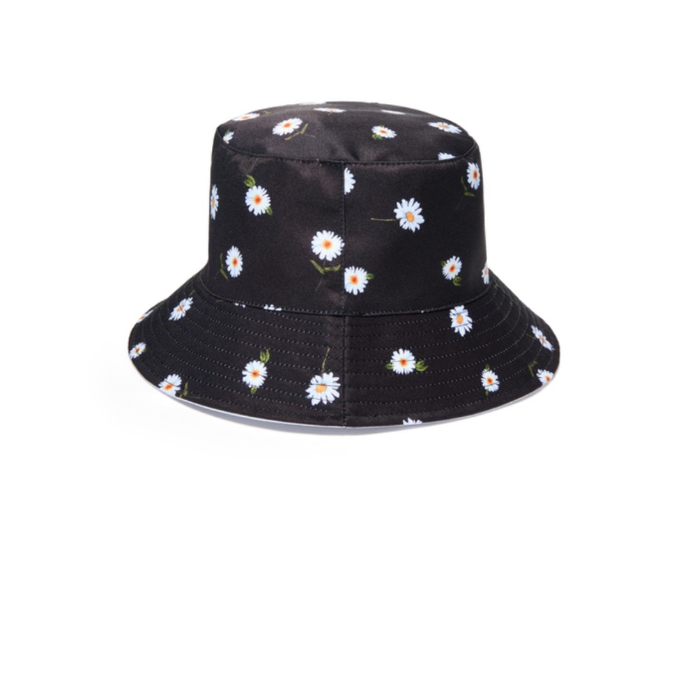 NEW: AO X FABFITFUN REVERSIBLE BUCKET HAT